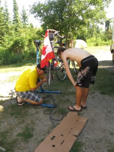 Larry, Gee changing a chain