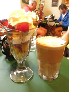 Dessert special & lattė - perfect combo